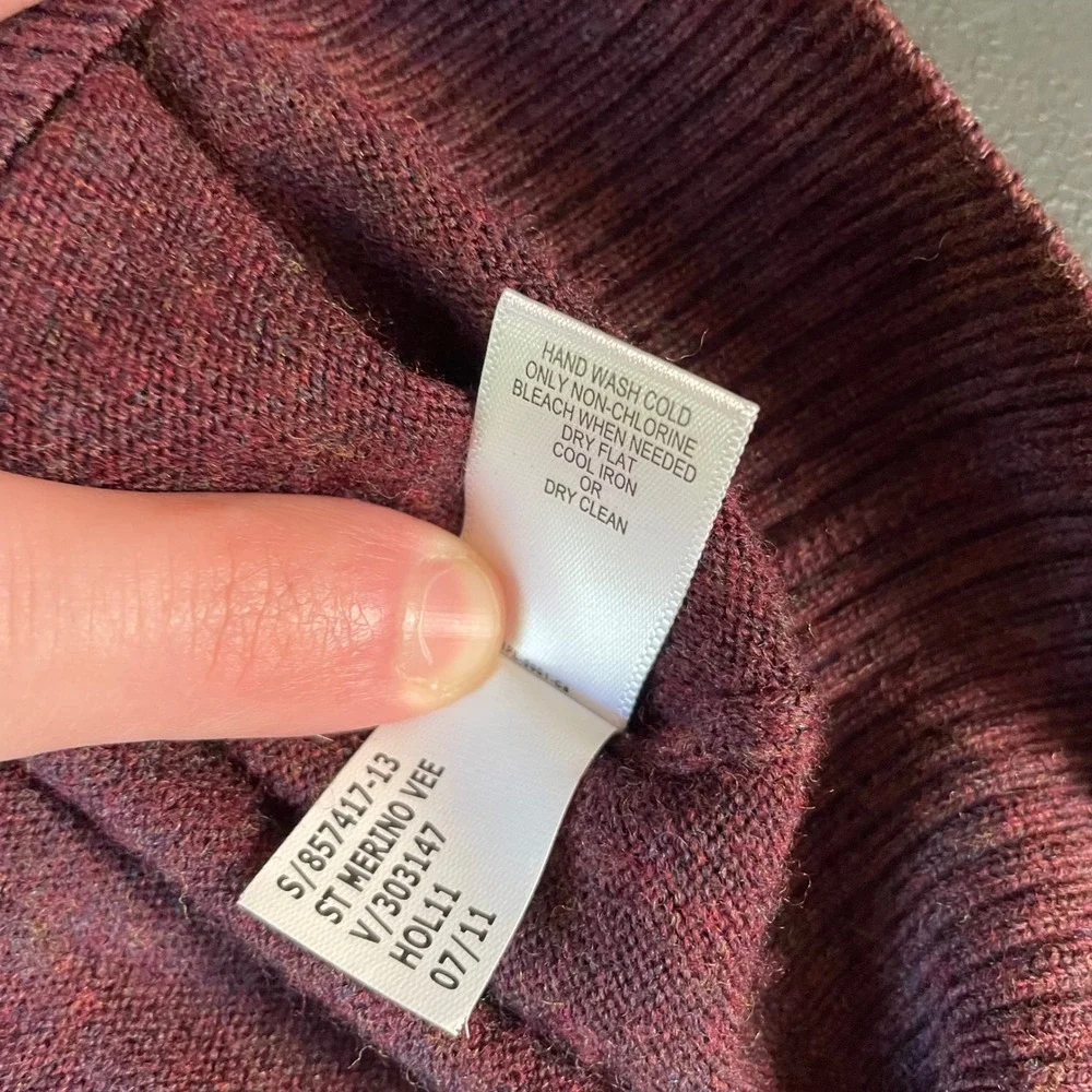 Banana Republic V Neck Sweater Mens Large Burgundy Extra Fine Merino Wool